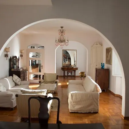 Sea View Apartment, 3 Bedrooms, Large Living *